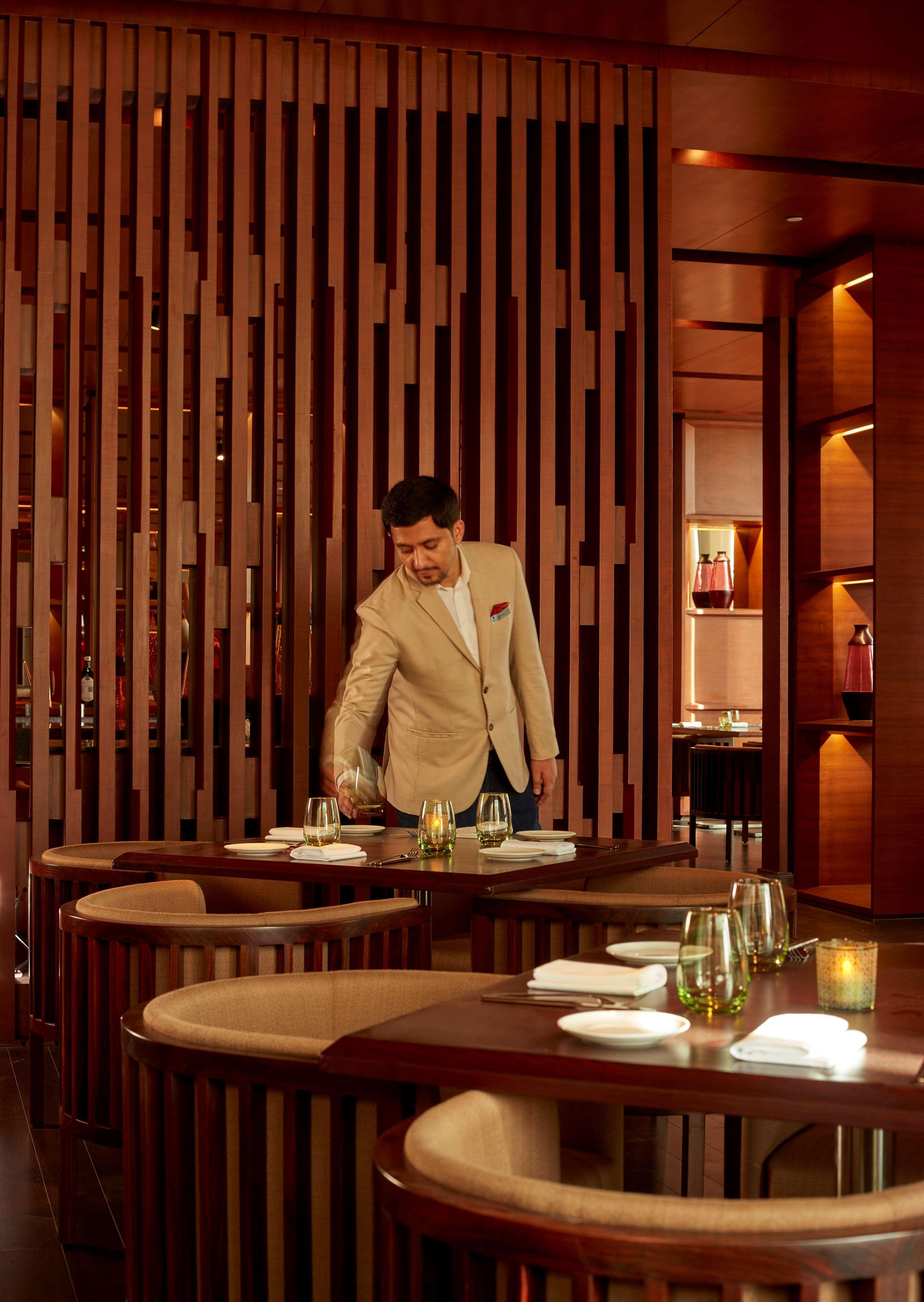 ไฮแอท รีเจนซี จันทิครห์ Hotel จัณฑีครห์ ภายนอก รูปภาพ A restaurant in India