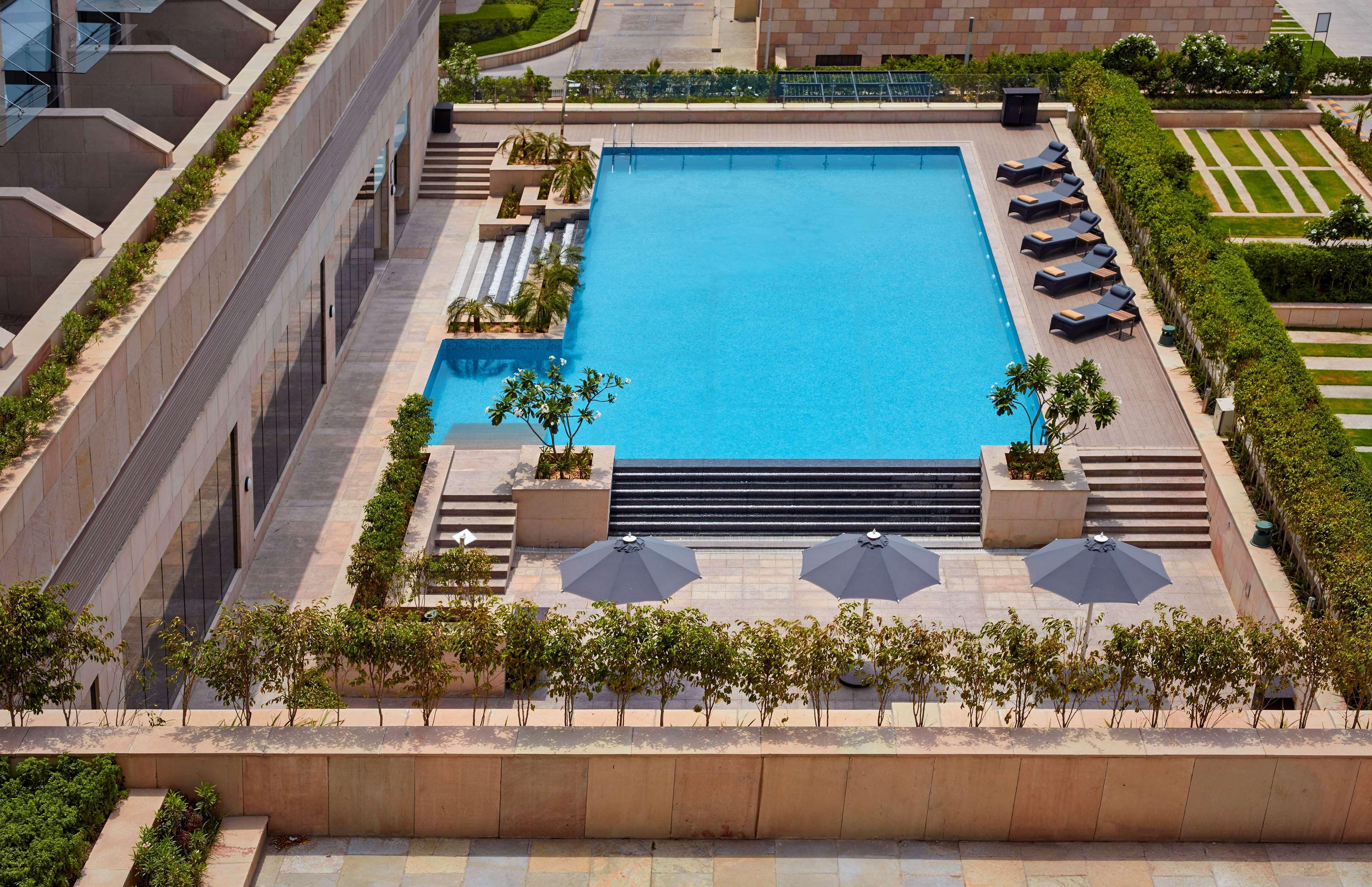 ไฮแอท รีเจนซี จันทิครห์ Hotel จัณฑีครห์ ภายนอก รูปภาพ The swimming pool at the hotel