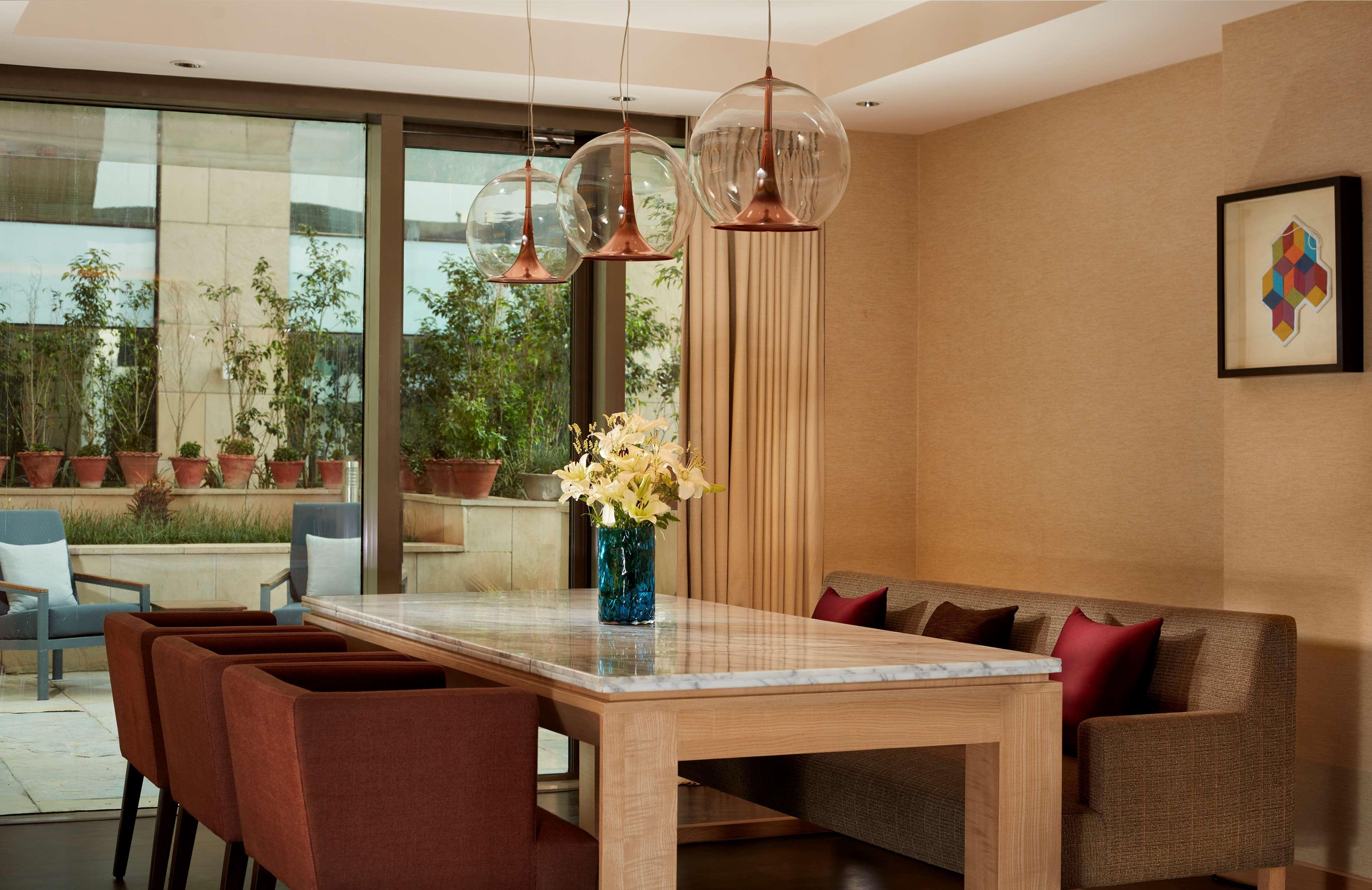 ไฮแอท รีเจนซี จันทิครห์ Hotel จัณฑีครห์ ภายนอก รูปภาพ A dining room