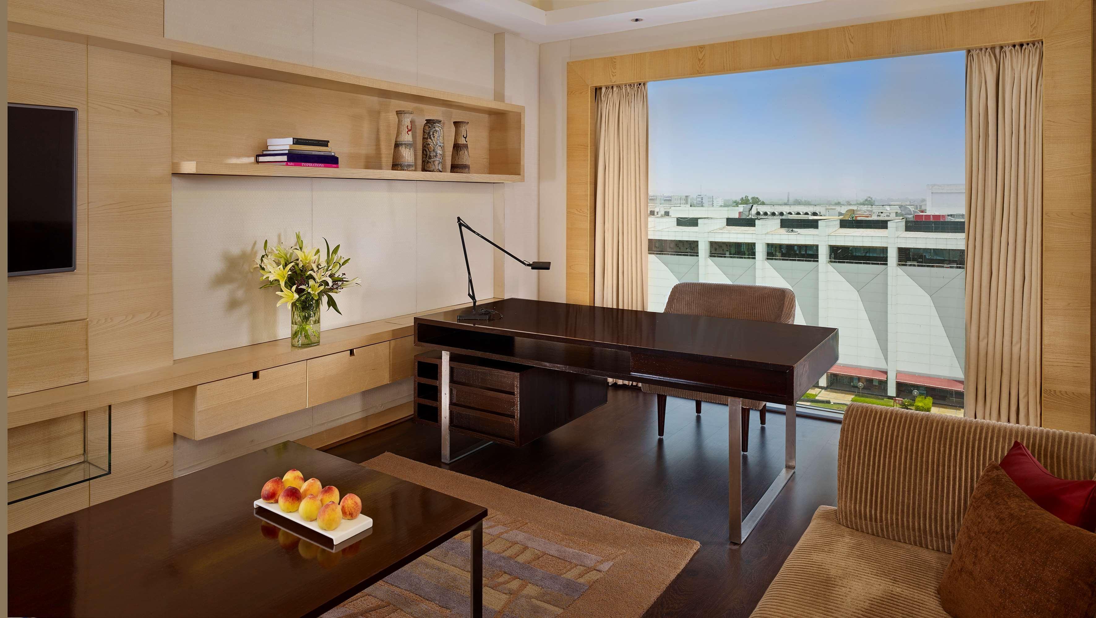 ไฮแอท รีเจนซี จันทิครห์ Hotel จัณฑีครห์ ภายนอก รูปภาพ A typical office